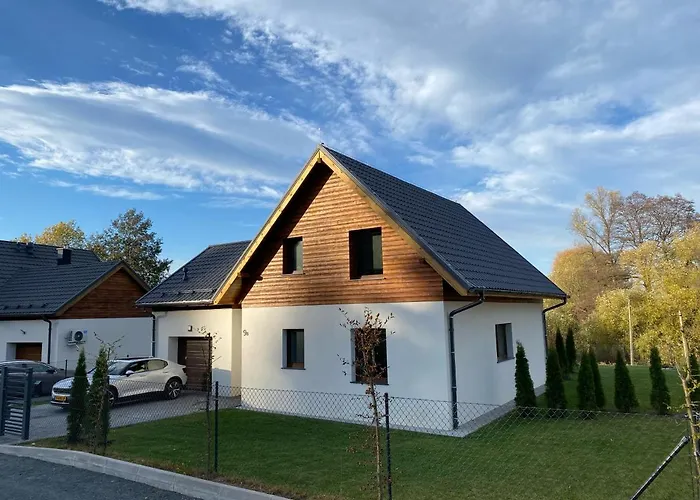 Dom Pod Gorami 펜션 Sosnówka